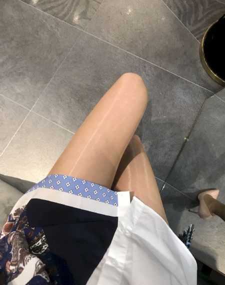 年轻的母亲中文